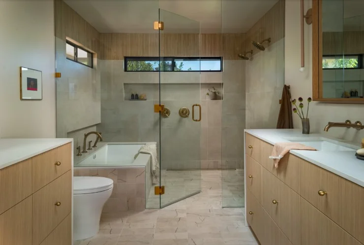 Modern Bathroom Renovation: Warm Minimalism